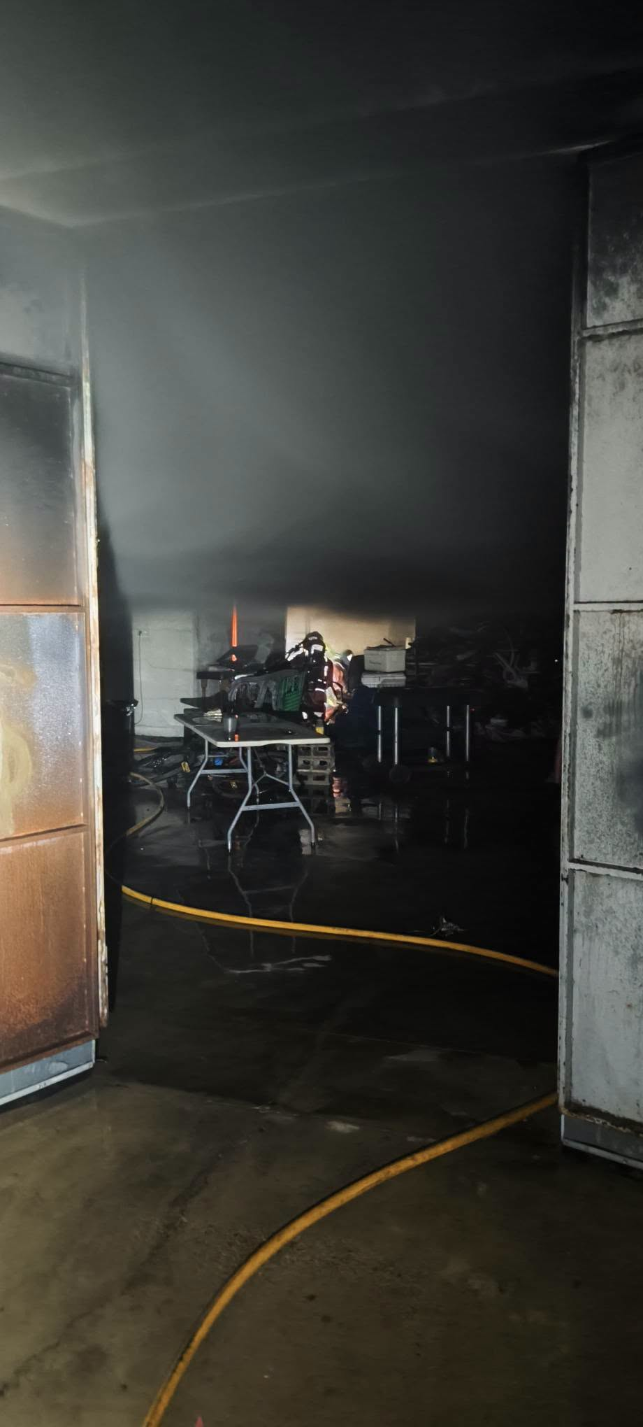 Incendio en un local de La Palma del Condado durante la madrugada de este lunes