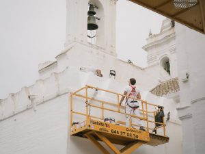 La Parroquia de la Asunción de Almonte avanza en los trabajos de pintura ante la Venida de la Virgen
