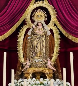 La Virgen de los Remedios de Villarrasa luce su manto de Rogativas ante el incedio