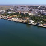 Muere un operario tras caer al agua desde una plataforma en la Ría de Huelva