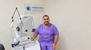 El Hospital Juan Ramón Jiménez recuerda precaución en el eclipse solar para evitar daño en la retina