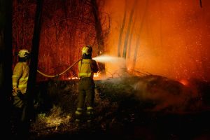 El incendio de Niebla supera las 20.000 hectáreas y mantiene desalojadas a 681 personas