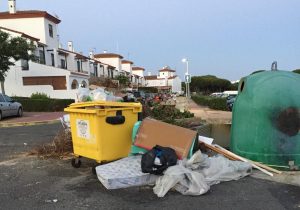 Moguer inicia un expediente sancionador a FCC por las deficiencias en el servicio de recogida de basuras