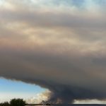El incendio avanza hacia el este y eleva la alerta en Escacena y Paterna del Campo
