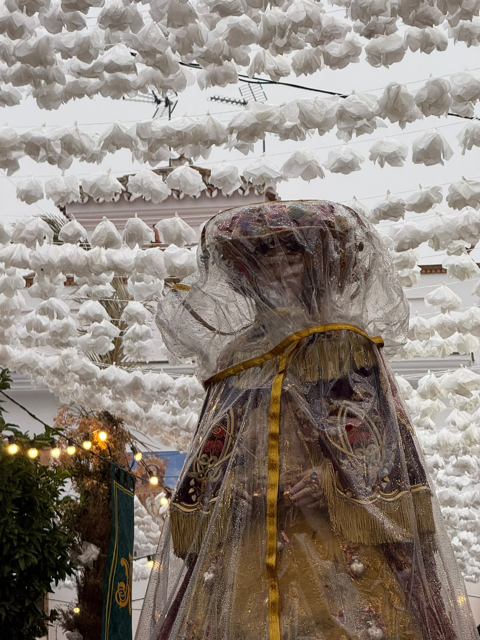 La Virgen del Rocío llega a Almonte bajo la lluvia tras una noche de fervor y emoción