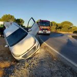 Los bomberos intervienen en un siniestro vial en la HU-3110