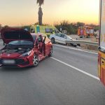 Una conductora queda atrapada tras una colisión entre dos turismos en Bollullos del Condado
