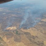 Un incendio forestal en Villanueva de los Castillejos moviliza a 11 medios aéreos
