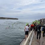 Más de 200 triatletas desafían al mar, la carretera y el asfalto en el V Triatlón Playas de Mazagón