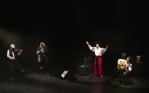 La artista almonteña Sandra Carrasco recibe el Giraldillo de la Bienal del Flamenco por su espectáculo ‘Poema de la libertad’