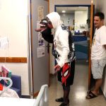 Spider-Man y la Asociación ‘Mar Pozo’ llevan material lúdico al Hospital Juan Ramón Jiménez